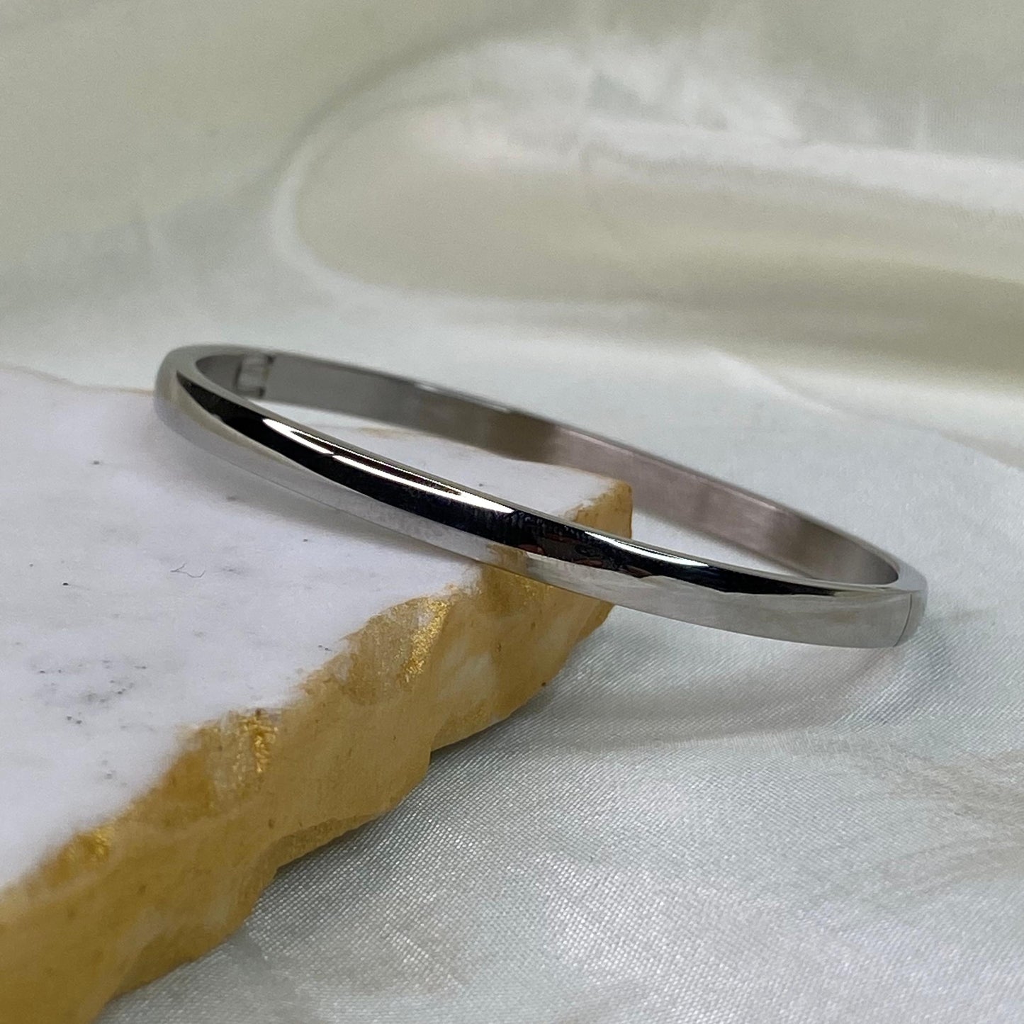 Glossy Classic Bracelet ( Small- 2.2-2.4 size)