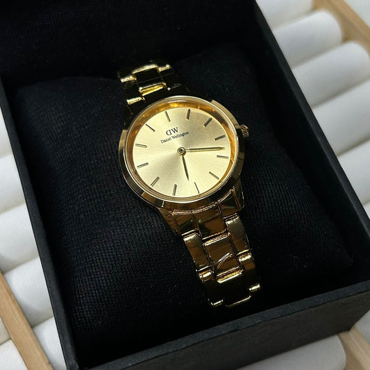 DW 28 mm Round Chain Watch 01