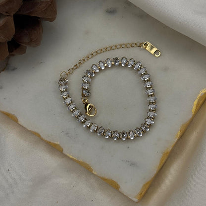 Elara Luxe Gold Chain Bracelet