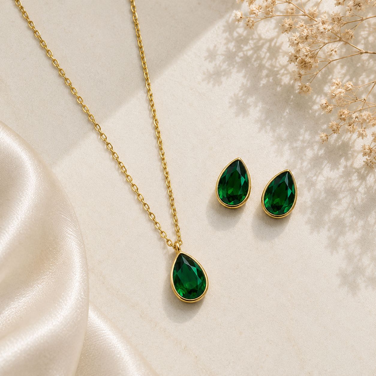 Drop Solitaire Jewellery Set ( Emerald )