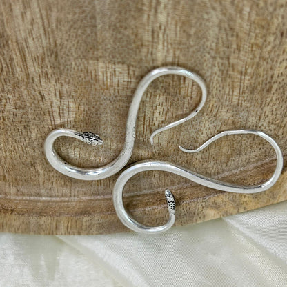 Twisted Snake Hanging Earrings( Silver )