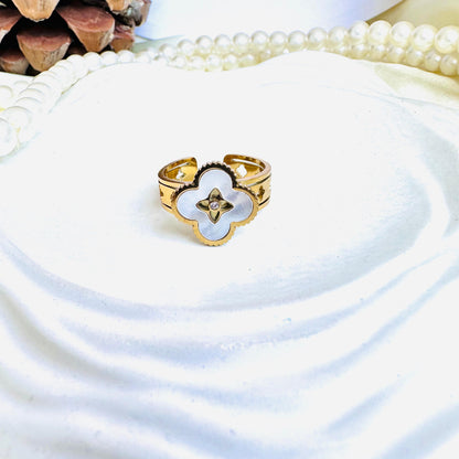 Althena 18K Clover Ring