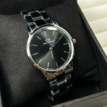 DW 28 mm Round Chain Watch 03