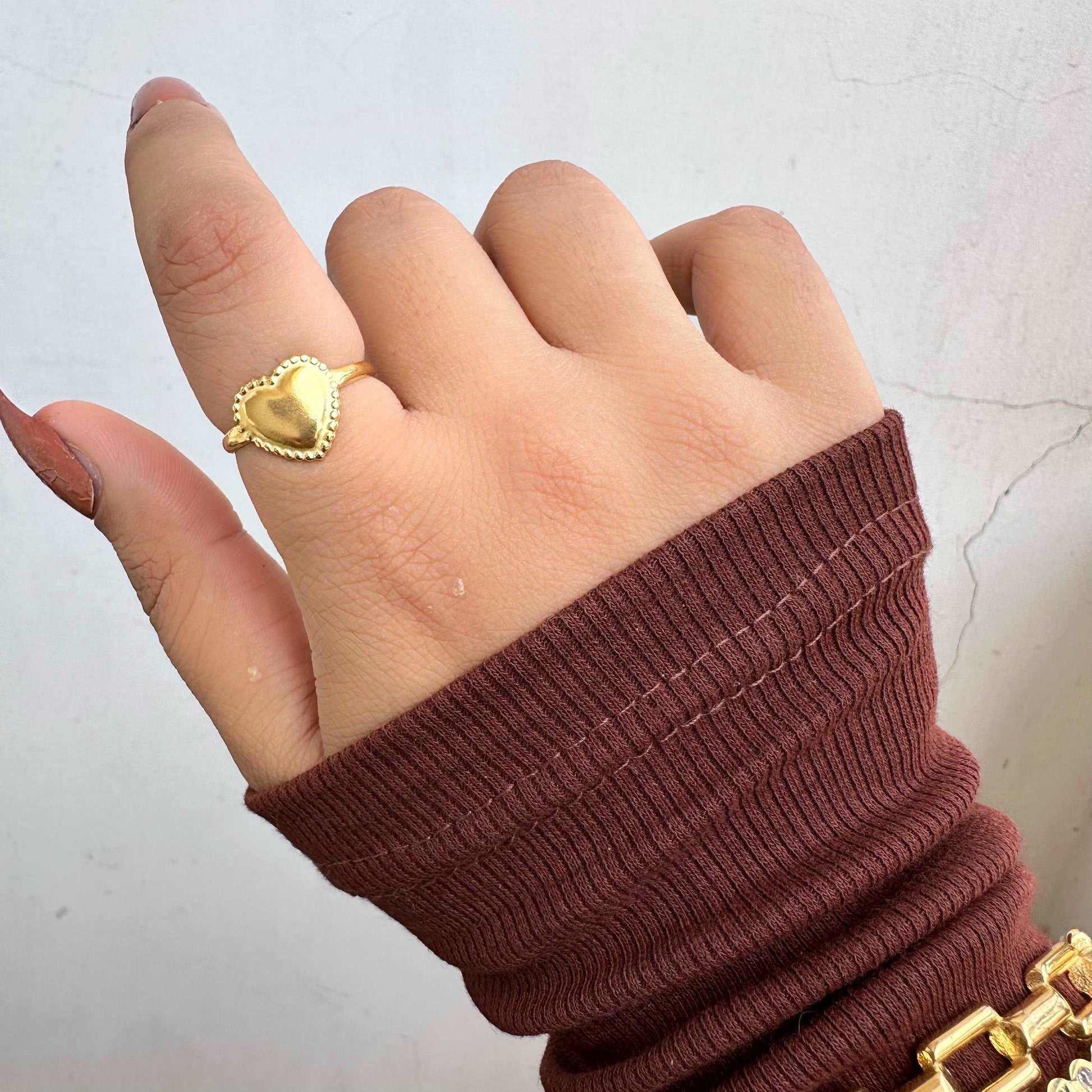 Frill 18K Heart Ring