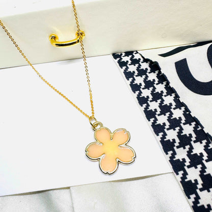 Beige Daisy Necklace