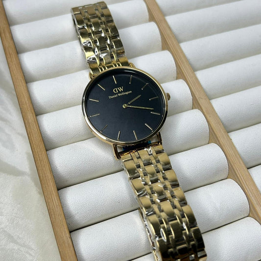 DW 32 mm Round Chain Watch 01