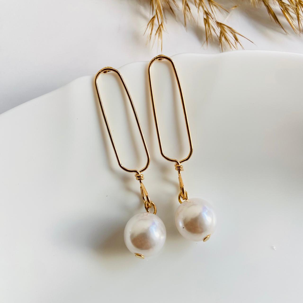 Roselyn Pearl Earrings