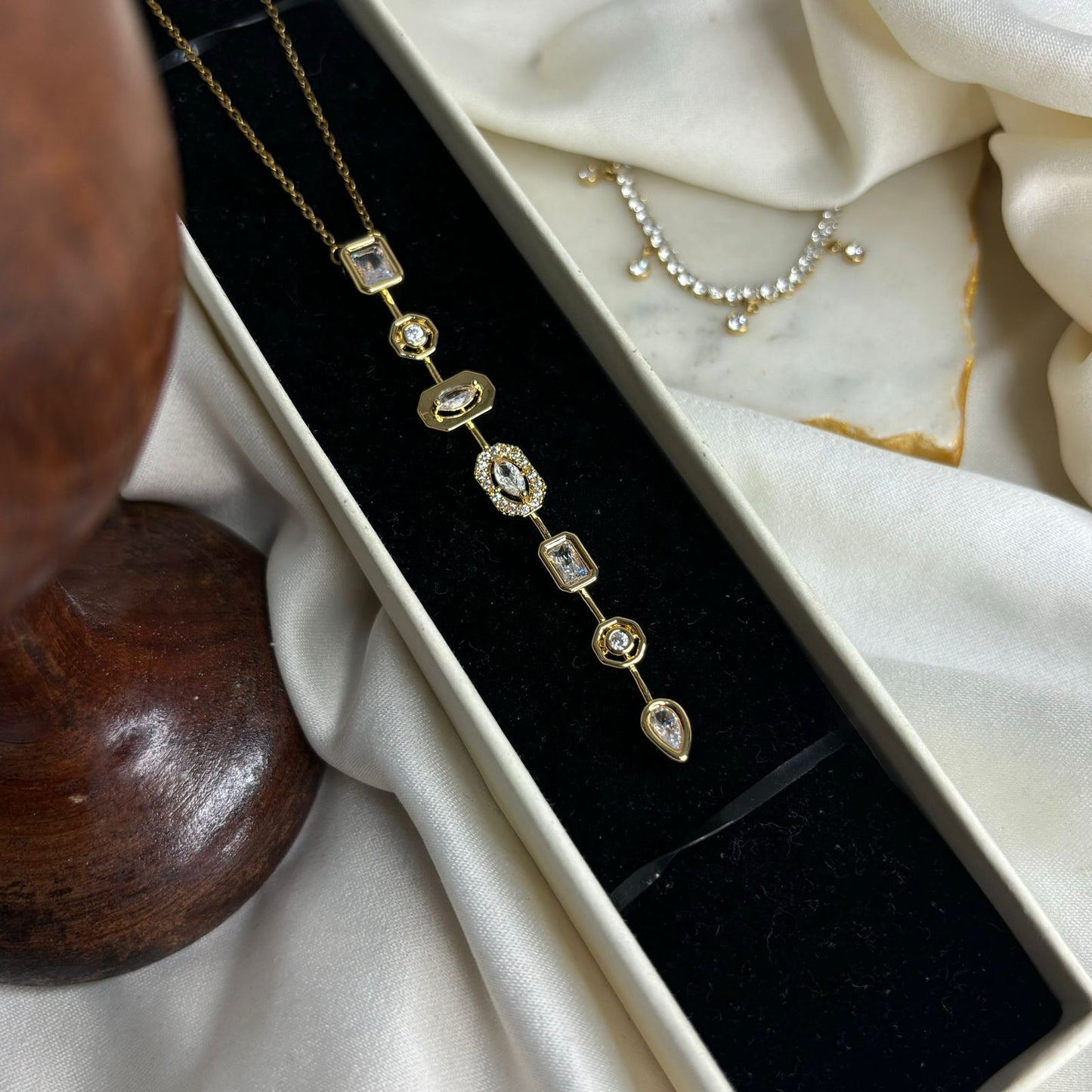 Bejewelled Necklace 01 (Gold - White)