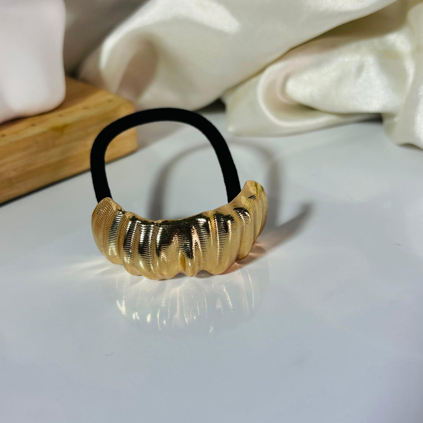 Crumbled Hair Cuff Tie