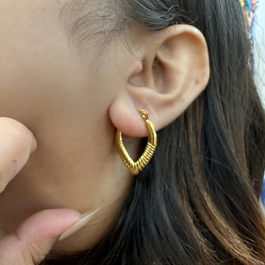 Vee 18K Hoops