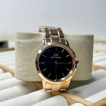 DW 28 mm Round Chain Watch 08