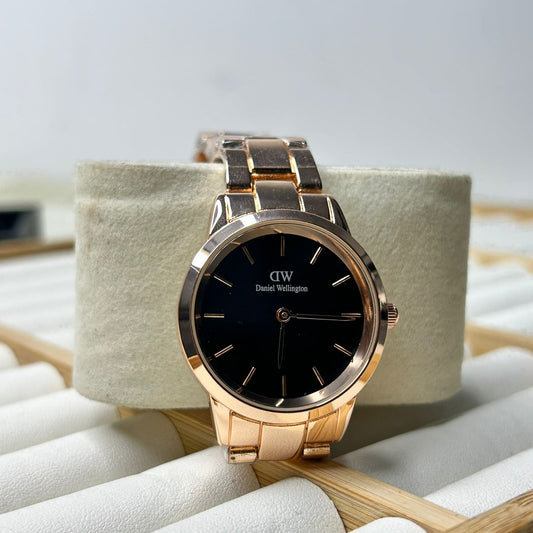 DW 28 mm Round Chain Watch 08