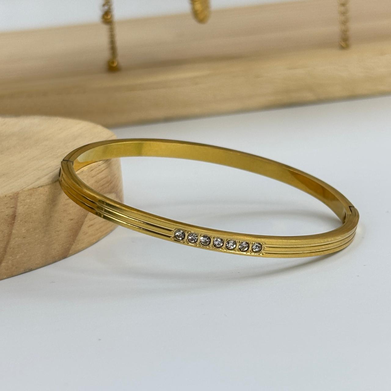 Sleek Nyra Bracelet