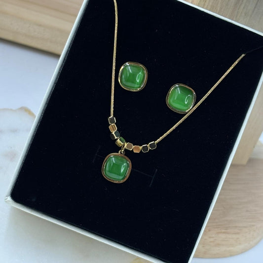 Emerald Elegance Jewellery Set
