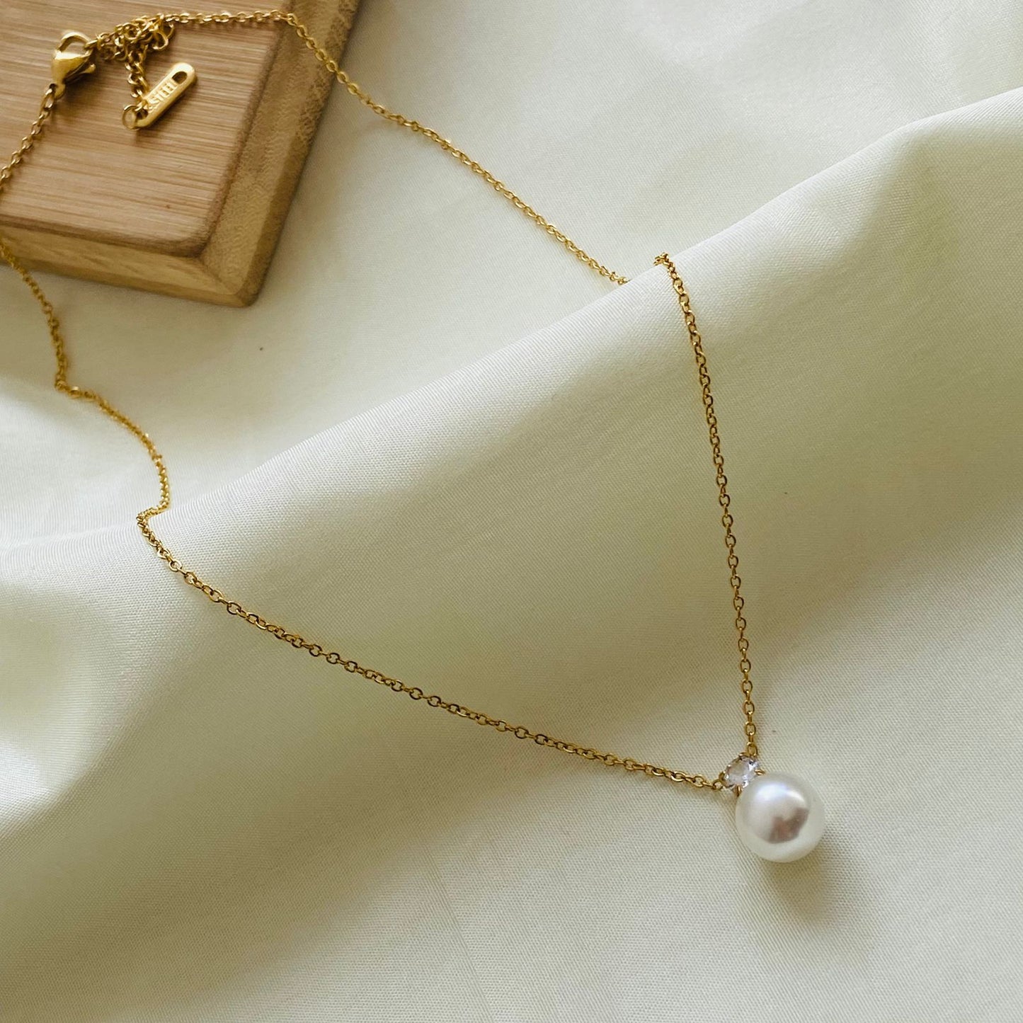 Glister Pearl Necklace