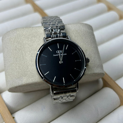 DW 28 mm Round Chain Watch 05