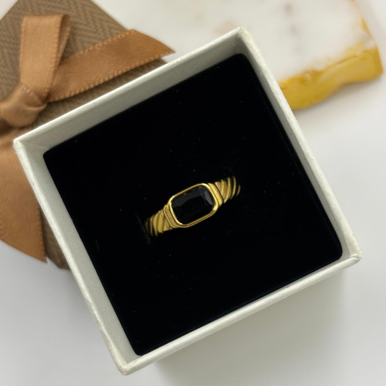 Velora Black Ring
