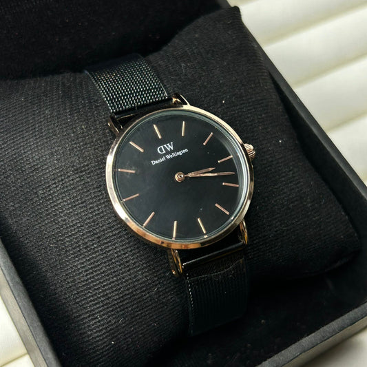 DW 28 mm Round Watch 03