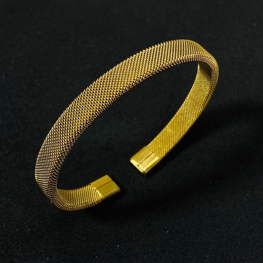 Messh 18K Cuff Bracelet