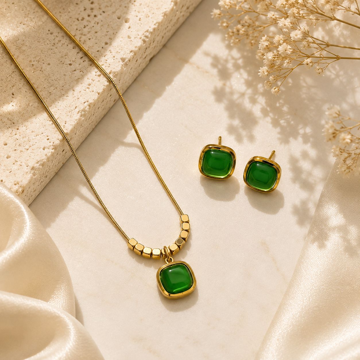 Emerald Elegance Jewellery Set