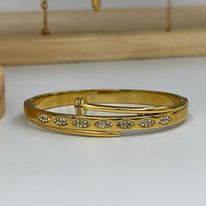 Sculpt Nail Bracelet