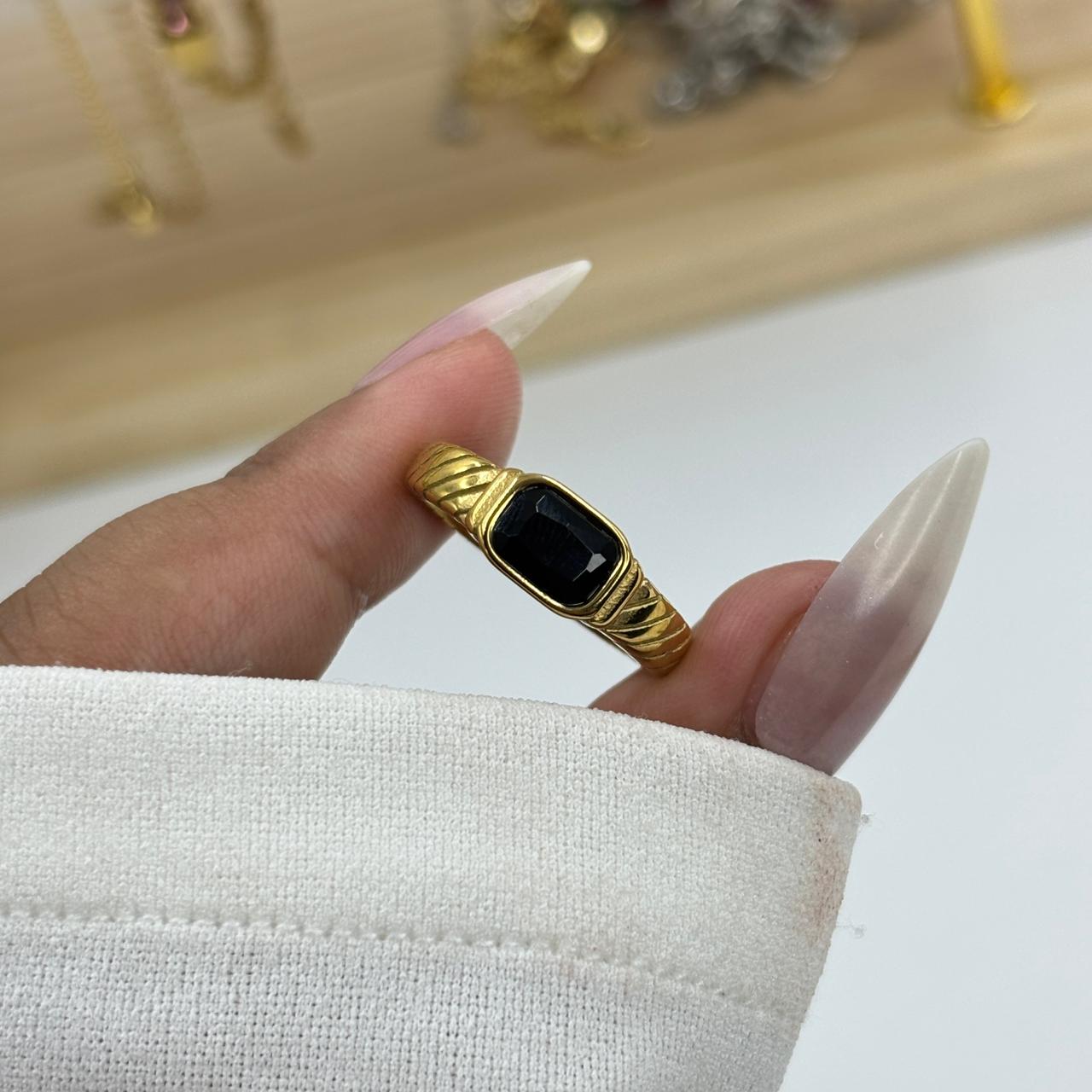 Velora Black Ring