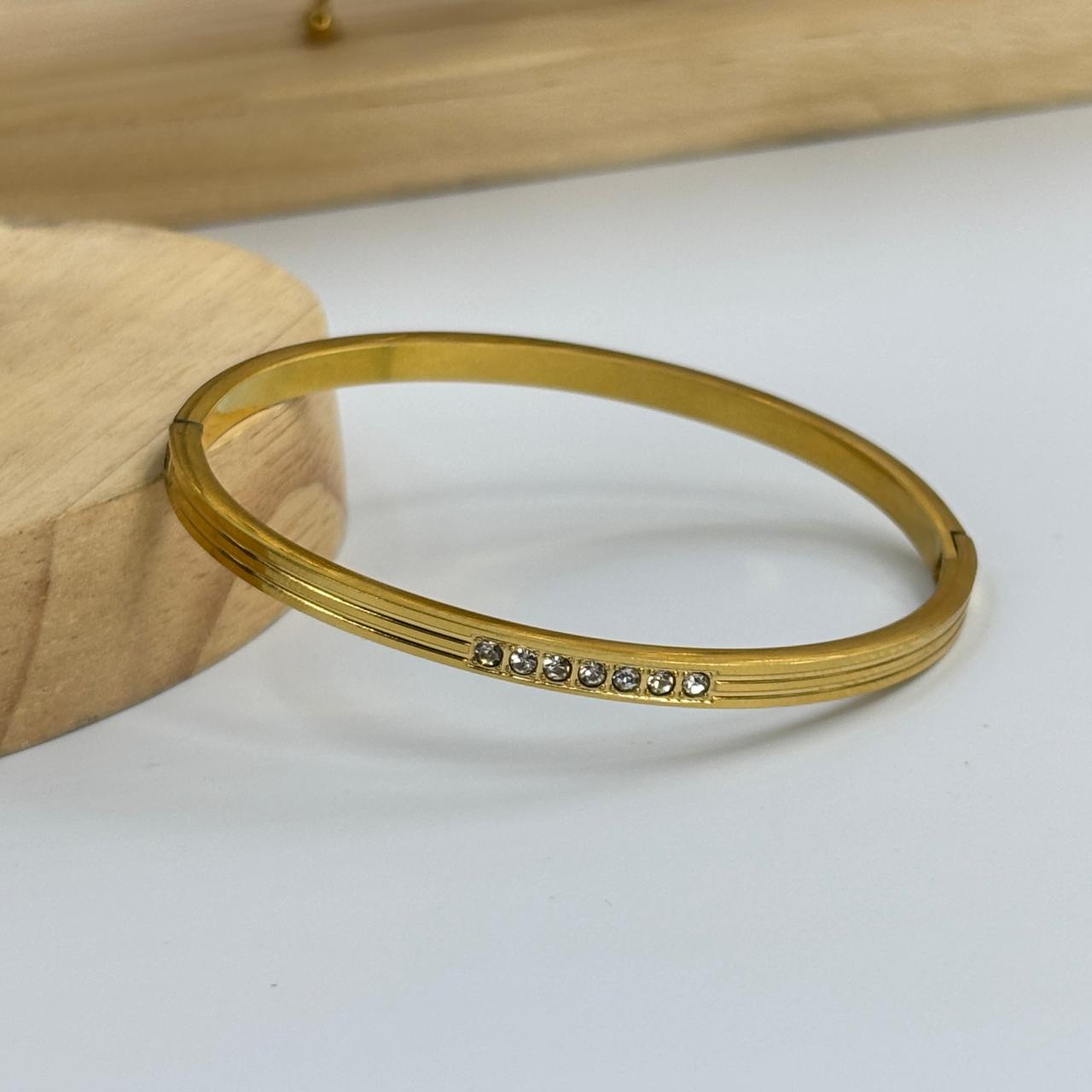 Sleek Nyra Bracelet