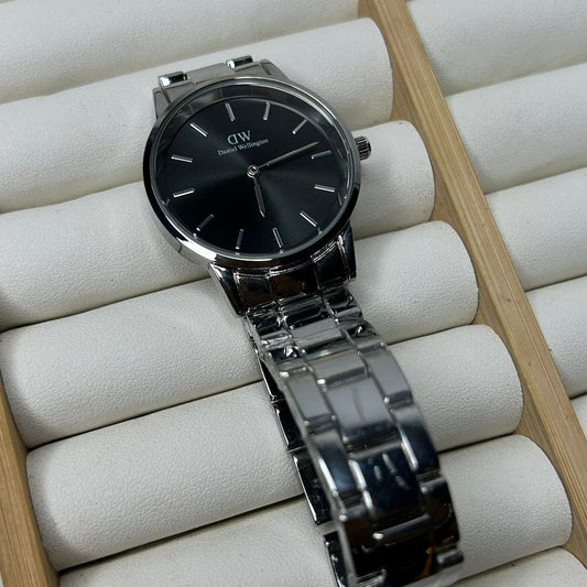 DW 28 mm Round Chain Watch 03