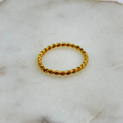 Twirled Minimal Ring
