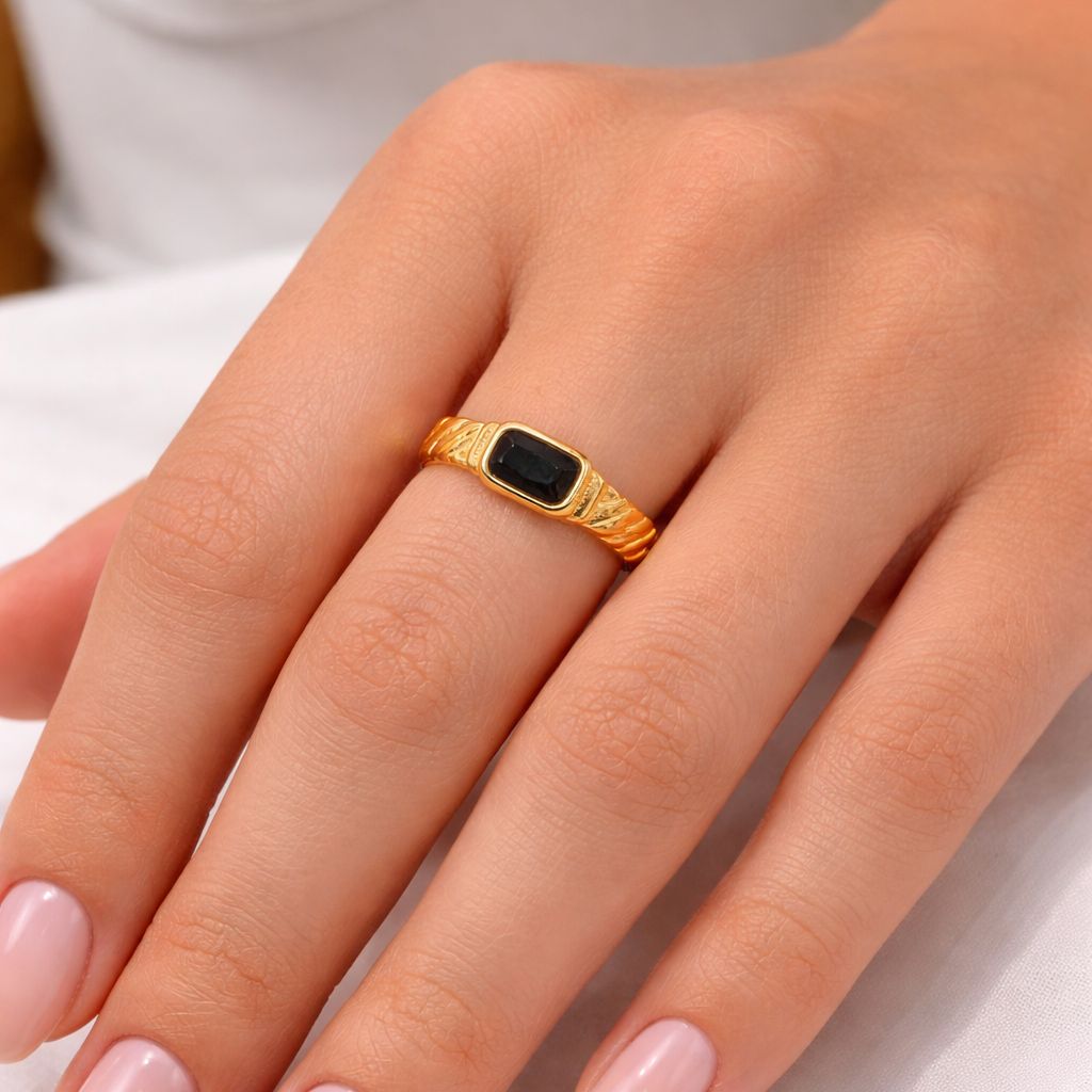 Velora Black Ring