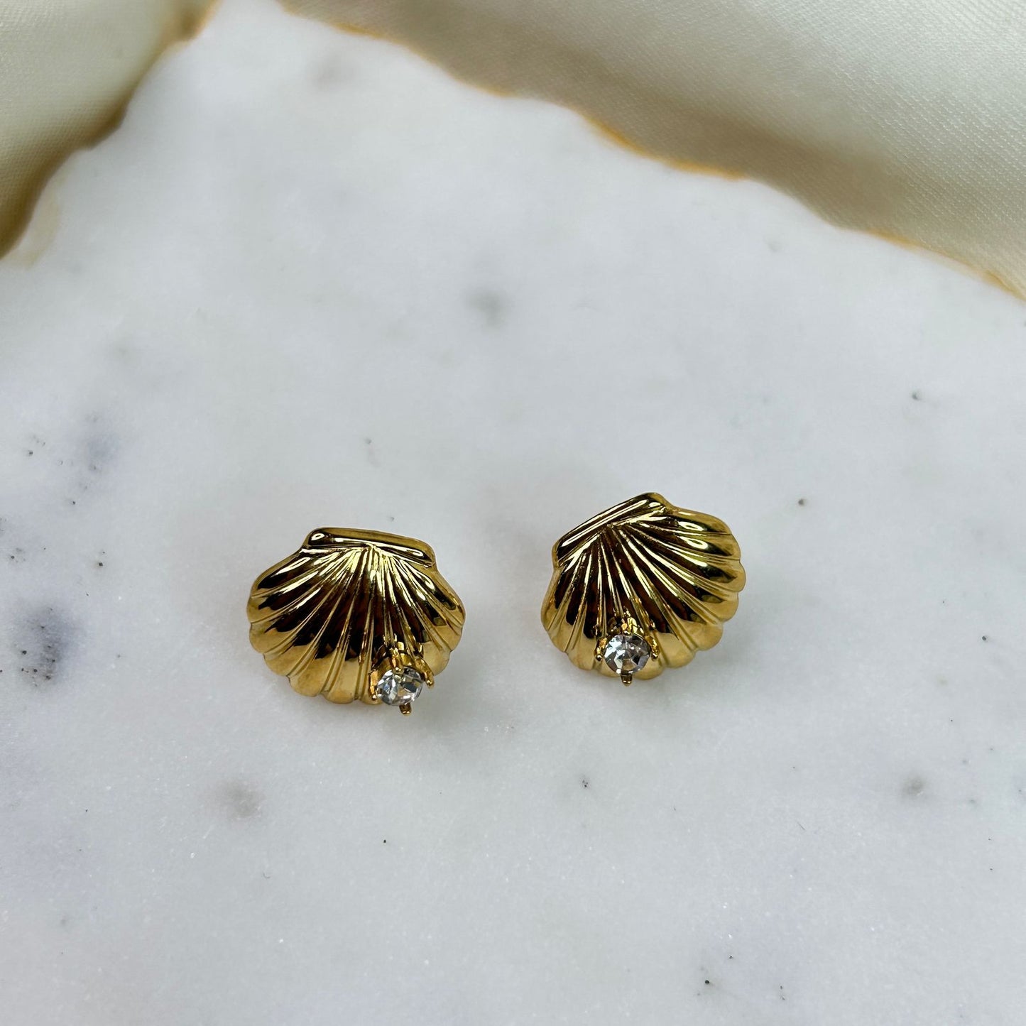 Shell Mini Stud Earrings