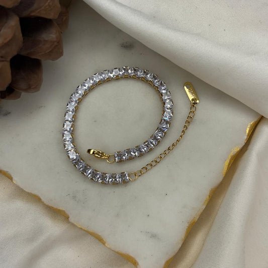 Velora Luxe Gold Chain Bracelet