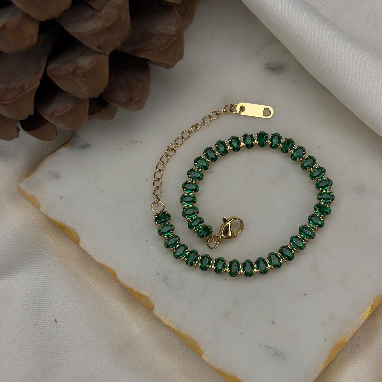 Elara Luxe Emerald Chain Bracelet