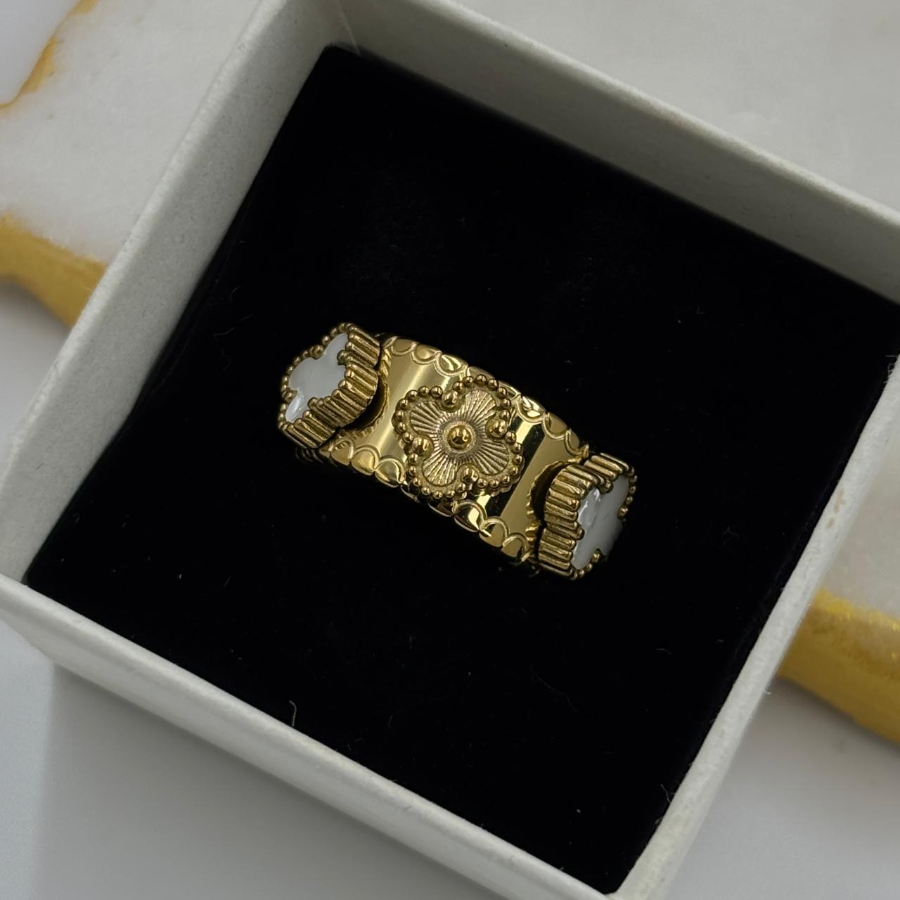 Luxe Clover 18K Band Ring ( White )
