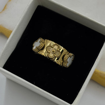 Luxe Clover 18K Band Ring ( White )