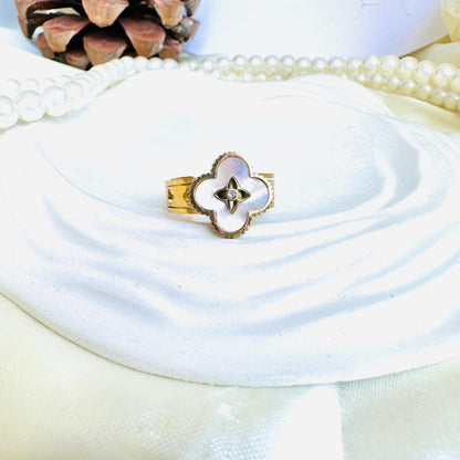 Althena 18K Clover Ring