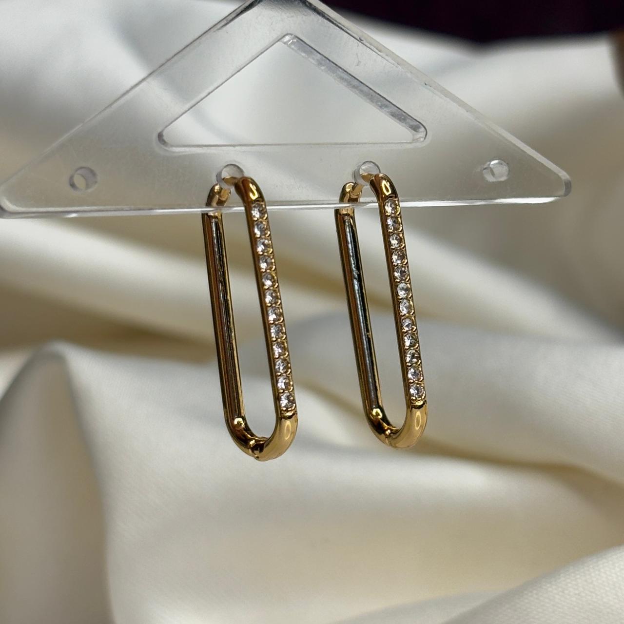 Sleek oval Hoops