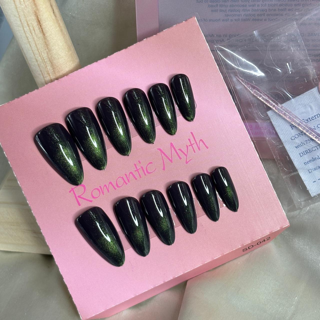 Cat Eye Nails 43